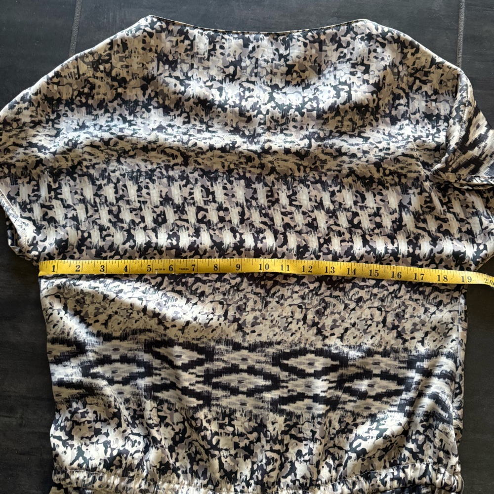 Black/Grey/Cream Texture Print Drop-Waist Dress from Paris - Picture 10 of 10